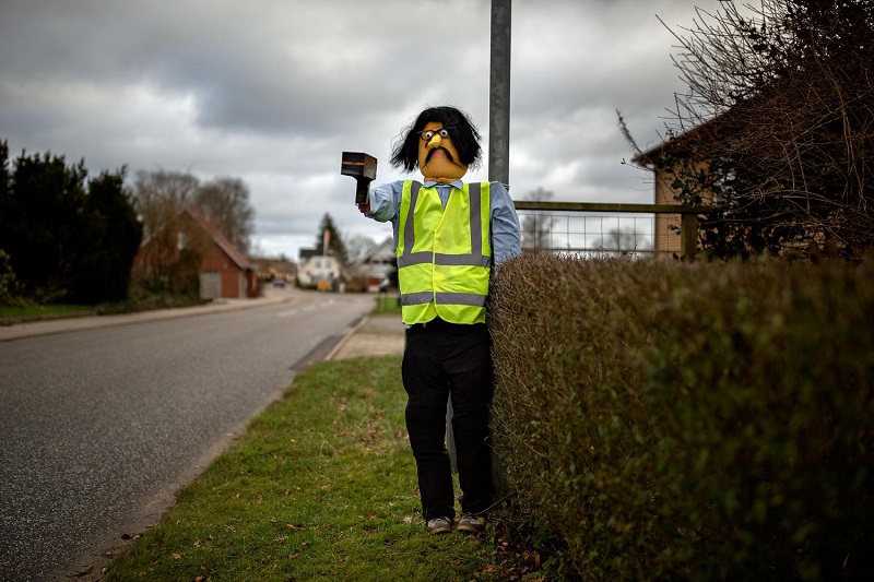 Politibetjent - fugleskræmsel